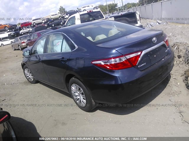 4T1BF1FK2FU909893 - 2015 TOYOTA CAMRY LE/XLE/SE/XSE BLUE photo 3