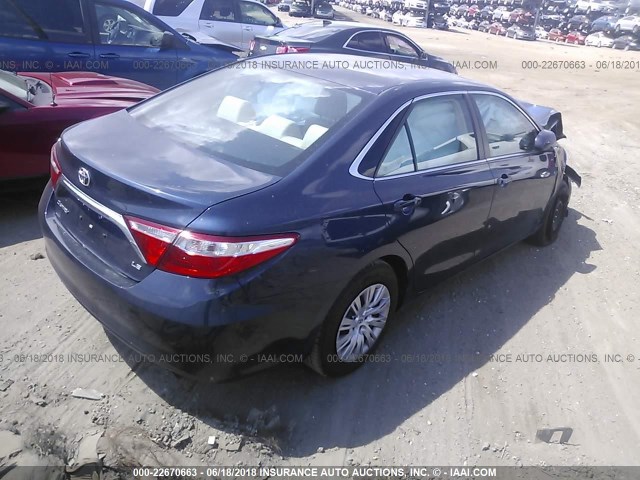 4T1BF1FK2FU909893 - 2015 TOYOTA CAMRY LE/XLE/SE/XSE BLUE photo 4