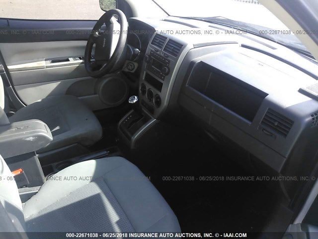 1J8FF47W77D430792 - 2007 JEEP COMPASS SILVER photo 5