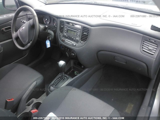 KNADE123286304128 - 2008 KIA RIO LX/SX SILVER photo 5