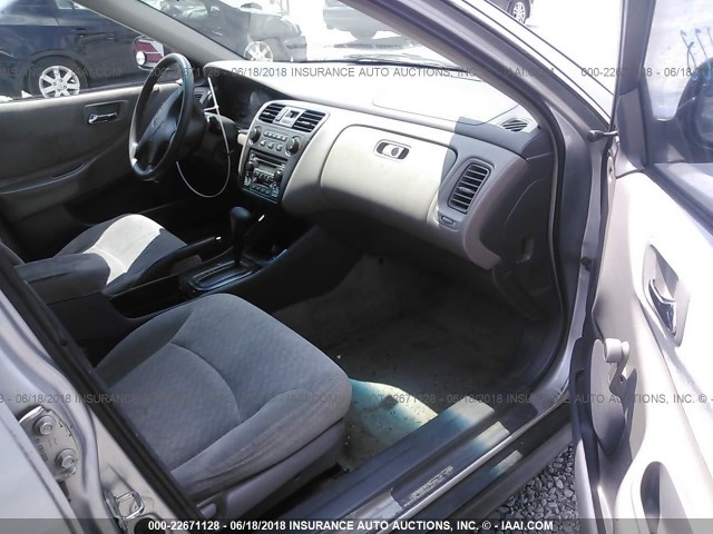 1HGCF86642A051750 - 2002 HONDA ACCORD VALUE SILVER photo 5