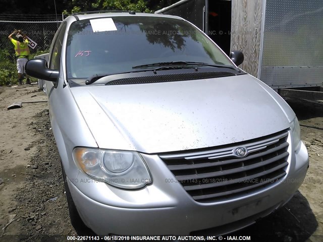 2C4GP44R65R597341 - 2005 CHRYSLER TOWN & COUNTRY LX SILVER photo 6