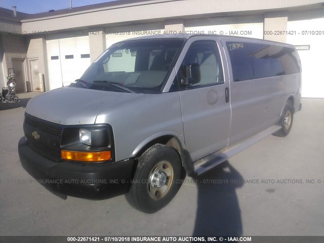 1GAHG39K191160330 - 2009 CHEVROLET EXPRESS G3500  GRAY photo 2