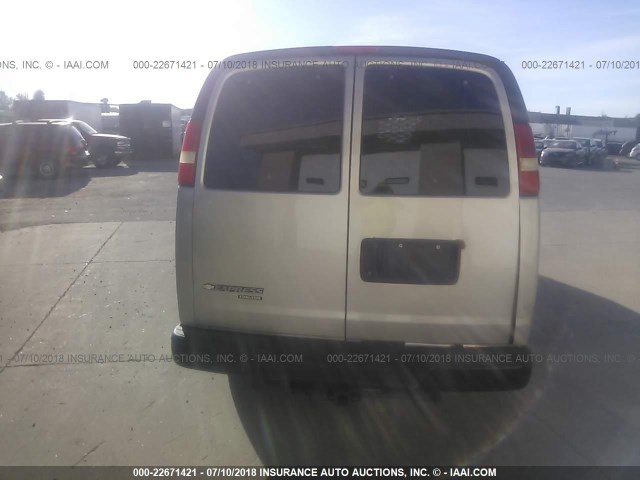 1GAHG39K191160330 - 2009 CHEVROLET EXPRESS G3500  GRAY photo 8