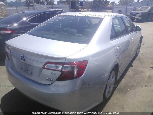 4T1BD1FK3EU118289 - 2014 TOYOTA CAMRY HYBRID/LE/XLE ვერცხლისფერი ფოტო 4