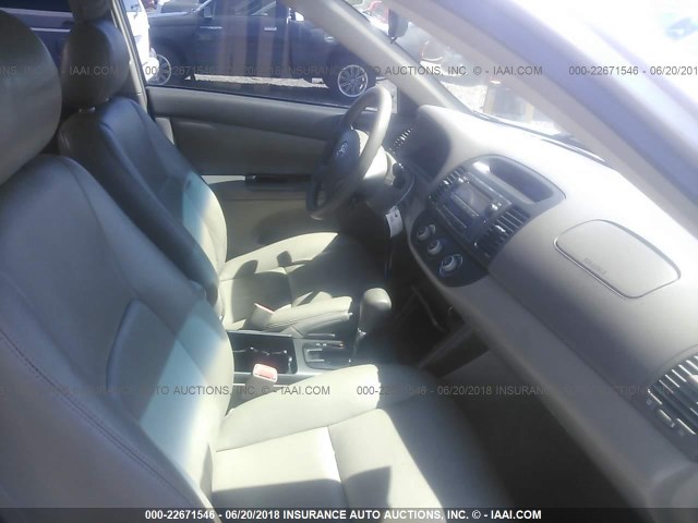 JTDBE32K863049738 - 2006 TOYOTA CAMRY LE/XLE TAN photo 5