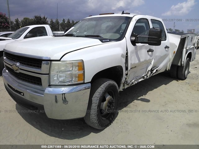 1GBJC33K88F181873 - 2008 CHEVROLET SILVERADO C3500 WHITE photo 2