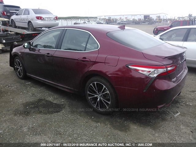 4T1B11HK1JU540867 - 2018 TOYOTA CAMRY L/LE/XLE/SE/XSE RED photo 3