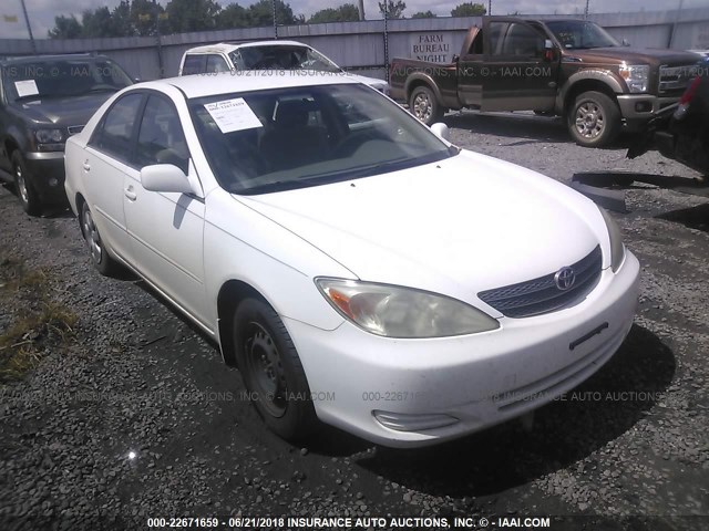 JTDBE32K820018310 - 2002 TOYOTA CAMRY LE/XLE/SE თეთრი ფოტო 1