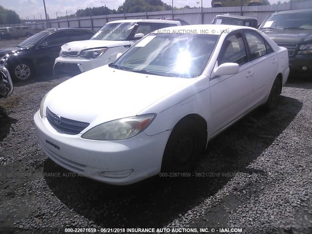 JTDBE32K820018310 - 2002 TOYOTA CAMRY LE/XLE/SE თეთრი ფოტო 2