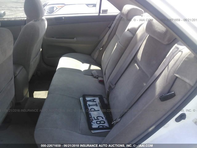 JTDBE32K820018310 - 2002 TOYOTA CAMRY LE/XLE/SE თეთრი ფოტო 8