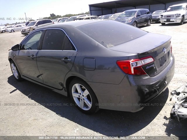 4T1BF1FK4EU864096 - 2014 TOYOTA CAMRY L/SE/LE/XLE 灰色 照片 3