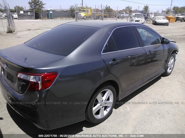 4T1BF1FK4EU864096 - 2014 TOYOTA CAMRY L/SE/LE/XLE 灰色 照片 4