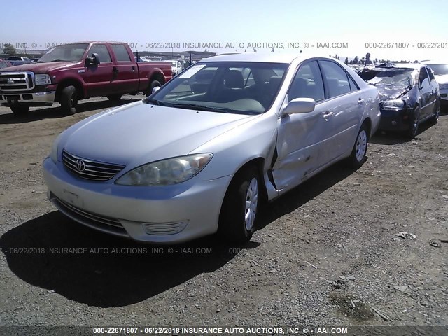 4T1BE32K66U113619 - 2006 TOYOTA CAMRY LE/XLE/SE ვერცხლისფერი ფოტო 2