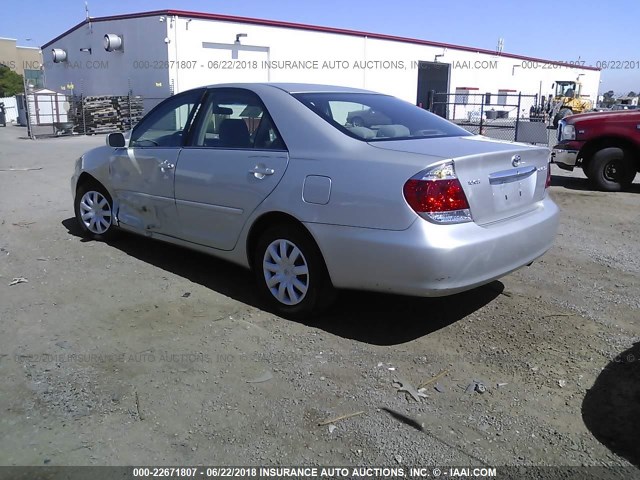 4T1BE32K66U113619 - 2006 TOYOTA CAMRY LE/XLE/SE ვერცხლისფერი ფოტო 3