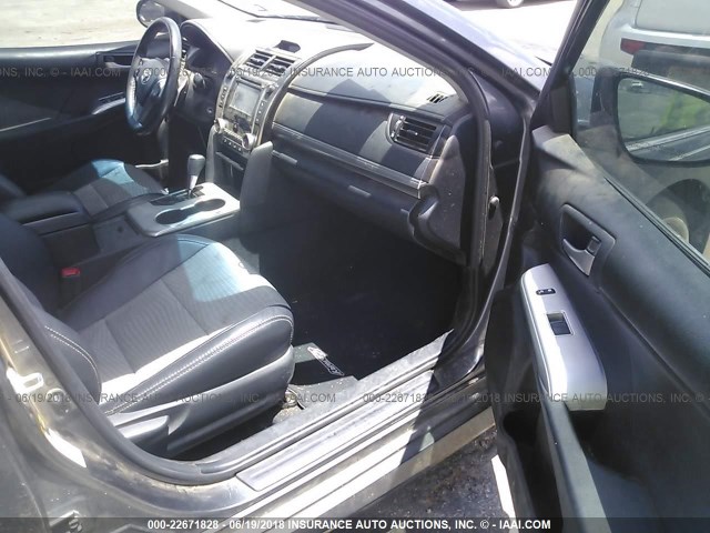 4T1BF1FK5CU122657 - 2012 TOYOTA CAMRY SE/LE/XLE 灰色 照片 5