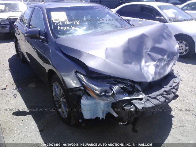 4T1BF1FK6HU335706 - 2017 TOYOTA CAMRY LE/XLE/SE/XSE GRAY photo 1