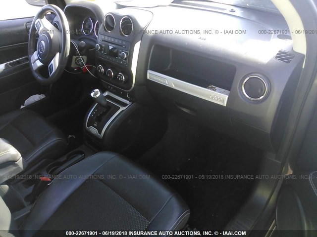 1C4NJCEA5GD648376 - 2016 JEEP COMPASS LATITUDE 灰色 照片 5