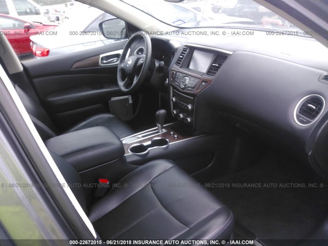 5N1DR2MN0HC610561 - 2017 NISSAN PATHFINDER S/SV/SL/PLATINUM 灰色 照片 5