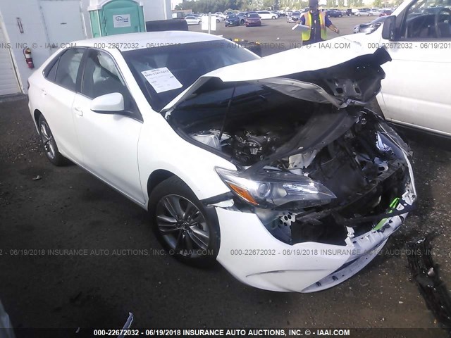 4T1BF1FK0GU161775 - 2016 TOYOTA CAMRY LE/XLE/SE/XSE WHITE photo 1