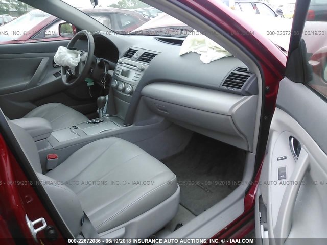 4T4BF3EK6BR101897 - 2011 TOYOTA CAMRY SE/LE/XLE 红色 照片 5