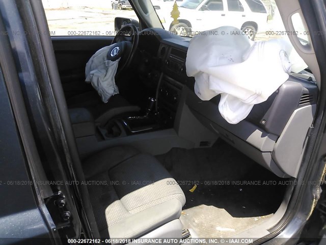 1J8HG48K47C633968 - 2007 JEEP COMMANDER ნაცრისფერი ფოტო 5