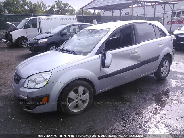 KNADE243296570902 - 2009 KIA RIO 5 SX SILVER photo 2