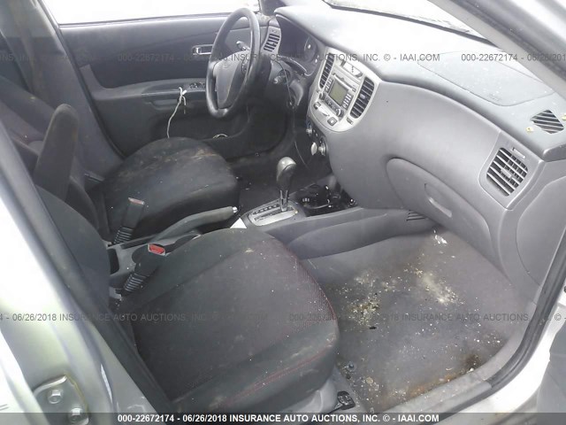 KNADE243296570902 - 2009 KIA RIO 5 SX SILVER photo 5