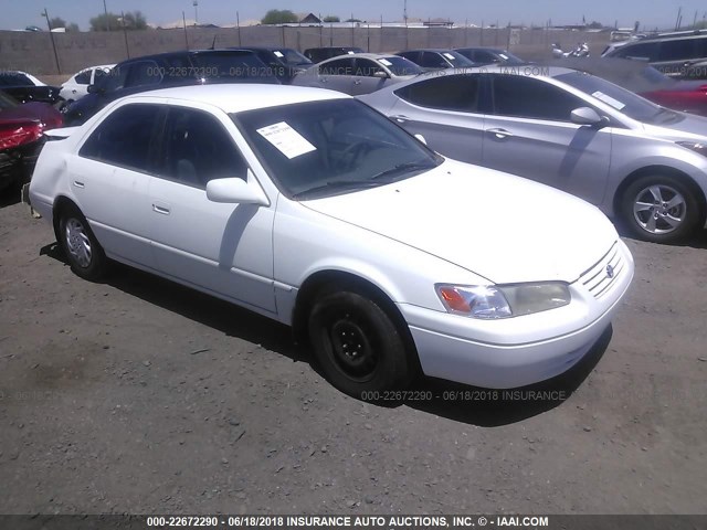 4T1BG22K0XU439129 - 1999 TOYOTA CAMRY CE/LE/XLE WHITE photo 1