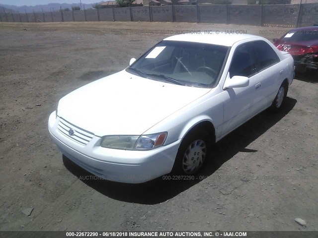 4T1BG22K0XU439129 - 1999 TOYOTA CAMRY CE/LE/XLE WHITE photo 2