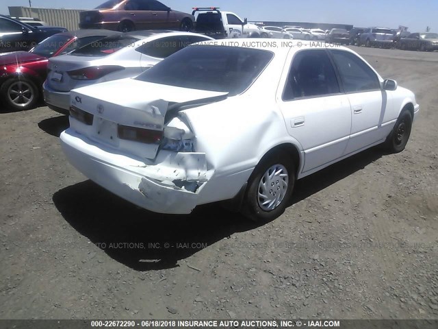 4T1BG22K0XU439129 - 1999 TOYOTA CAMRY CE/LE/XLE WHITE photo 4