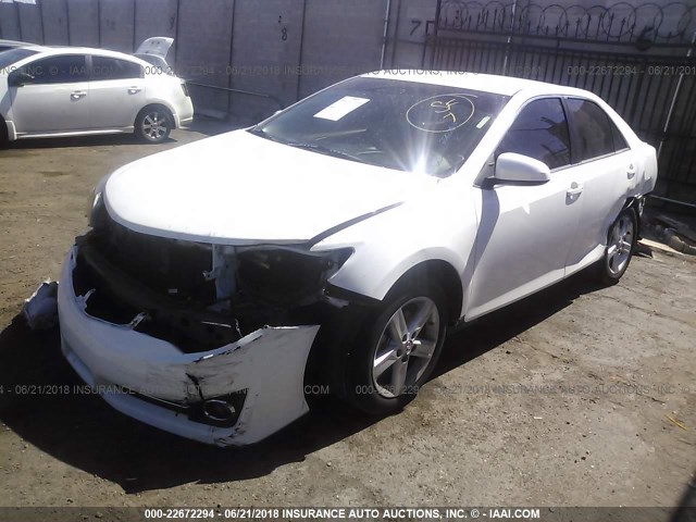 4T1BF1FK9EU788214 - 2014 TOYOTA CAMRY L/SE/LE/XLE 白色 照片 2