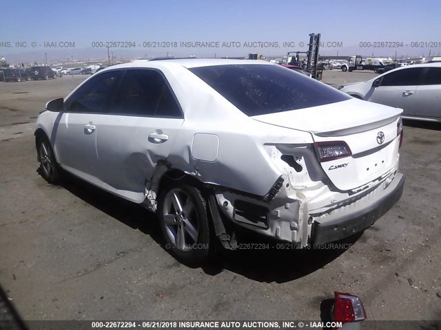 4T1BF1FK9EU788214 - 2014 TOYOTA CAMRY L/SE/LE/XLE 白色 照片 3