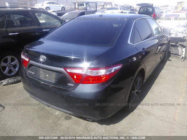 4T1BF1FKXFU966200 - 2015 TOYOTA CAMRY LE/XLE/SE/XSE GRAY photo 4