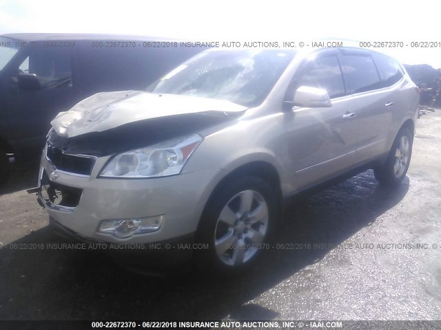 1GNKVLED9CJ140867 - 2012 CHEVROLET TRAVERSE LTZ GOLD photo 2