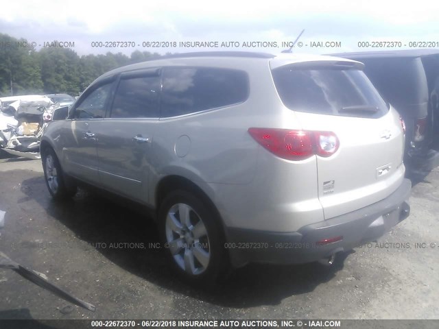 1GNKVLED9CJ140867 - 2012 CHEVROLET TRAVERSE LTZ GOLD photo 3