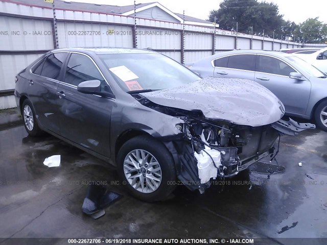 4T4BF1FK6GR554380 - 2016 TOYOTA CAMRY LE/XLE/SE/XSE 灰色 照片 1