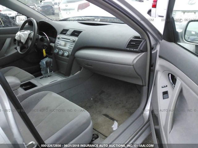 4T4BE46K59R058798 - 2009 TOYOTA CAMRY SE/LE/XLE 银色 照片 5