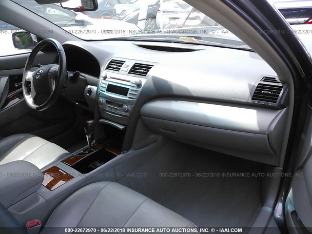 4T1BK3EKXBU631747 - 2011 TOYOTA CAMRY SE/LE/XLE 灰色 照片 5