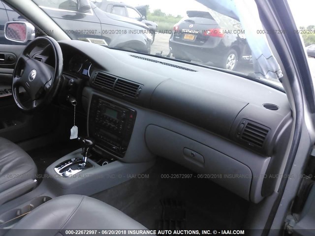 WVWRH63B93P285843 - 2003 VOLKSWAGEN PASSAT GLX 银色 照片 5