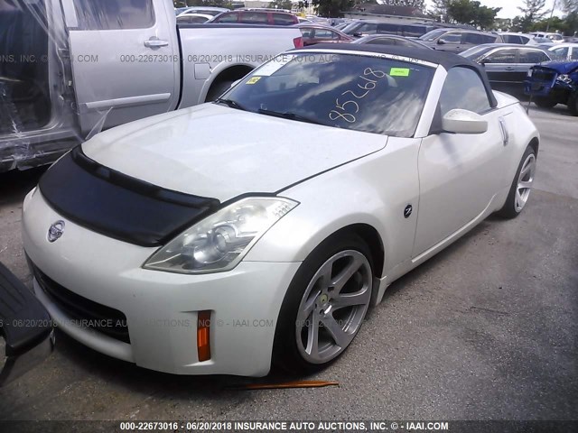 JN1BZ36A68M852618 - 2008 NISSAN 350Z ROADSTER WHITE photo 2