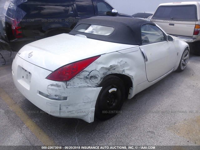 JN1BZ36A68M852618 - 2008 NISSAN 350Z ROADSTER WHITE photo 4