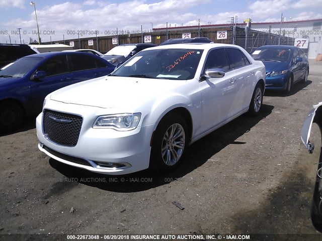 2C3CCAEG0GH181739 - 2016 CHRYSLER 300C WHITE photo 2