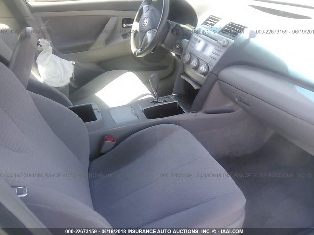 4T1BF3EK7BU120503 - 2011 TOYOTA CAMRY SE/LE/XLE 银色 照片 5