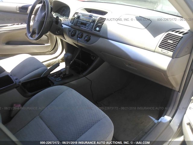 4T1BE32KX4U844843 - 2004 TOYOTA CAMRY LE/XLE/SE 金色 照片 5