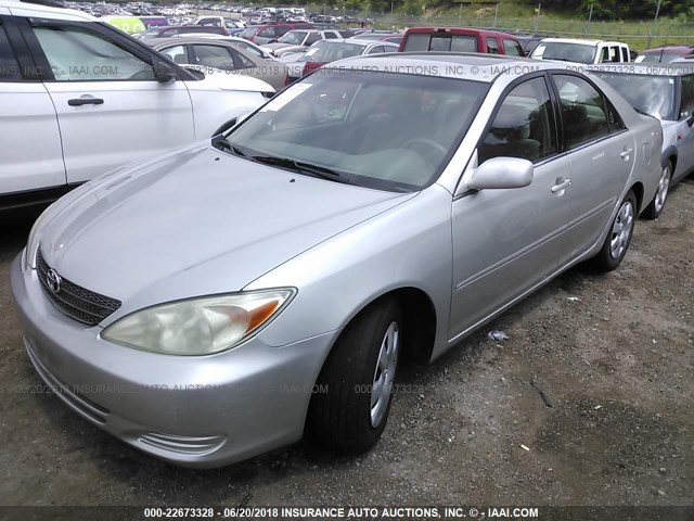 4T1BE32K52U513374 - 2002 TOYOTA CAMRY LE/XLE/SE ნაცრისფერი ფოტო 2