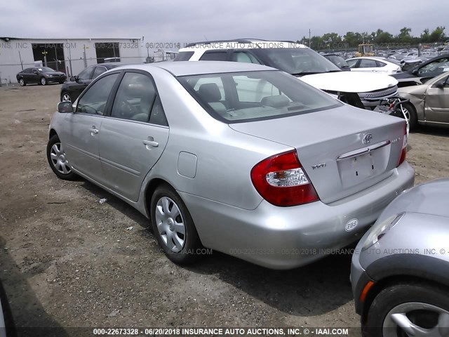 4T1BE32K52U513374 - 2002 TOYOTA CAMRY LE/XLE/SE ნაცრისფერი ფოტო 3