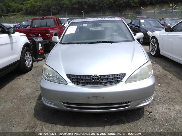 4T1BE32K52U513374 - 2002 TOYOTA CAMRY LE/XLE/SE ნაცრისფერი ფოტო 6
