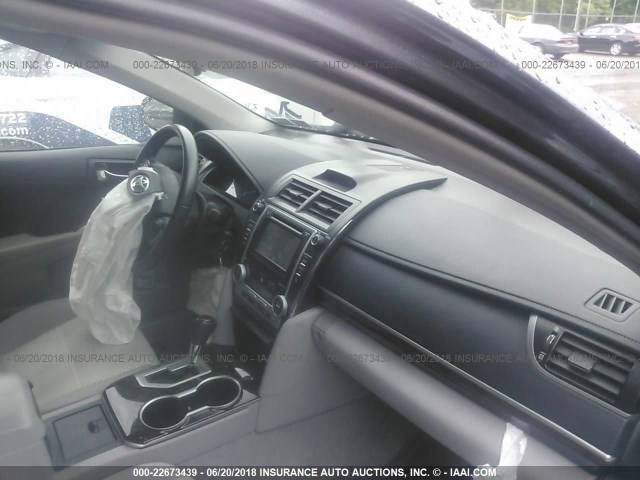 4T1BF1FK1EU851533 - 2014 TOYOTA CAMRY L/SE/LE/XLE 灰色 照片 5