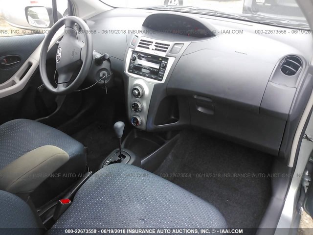 JTDJT923985140473 - 2008 TOYOTA YARIS Gris photo 5